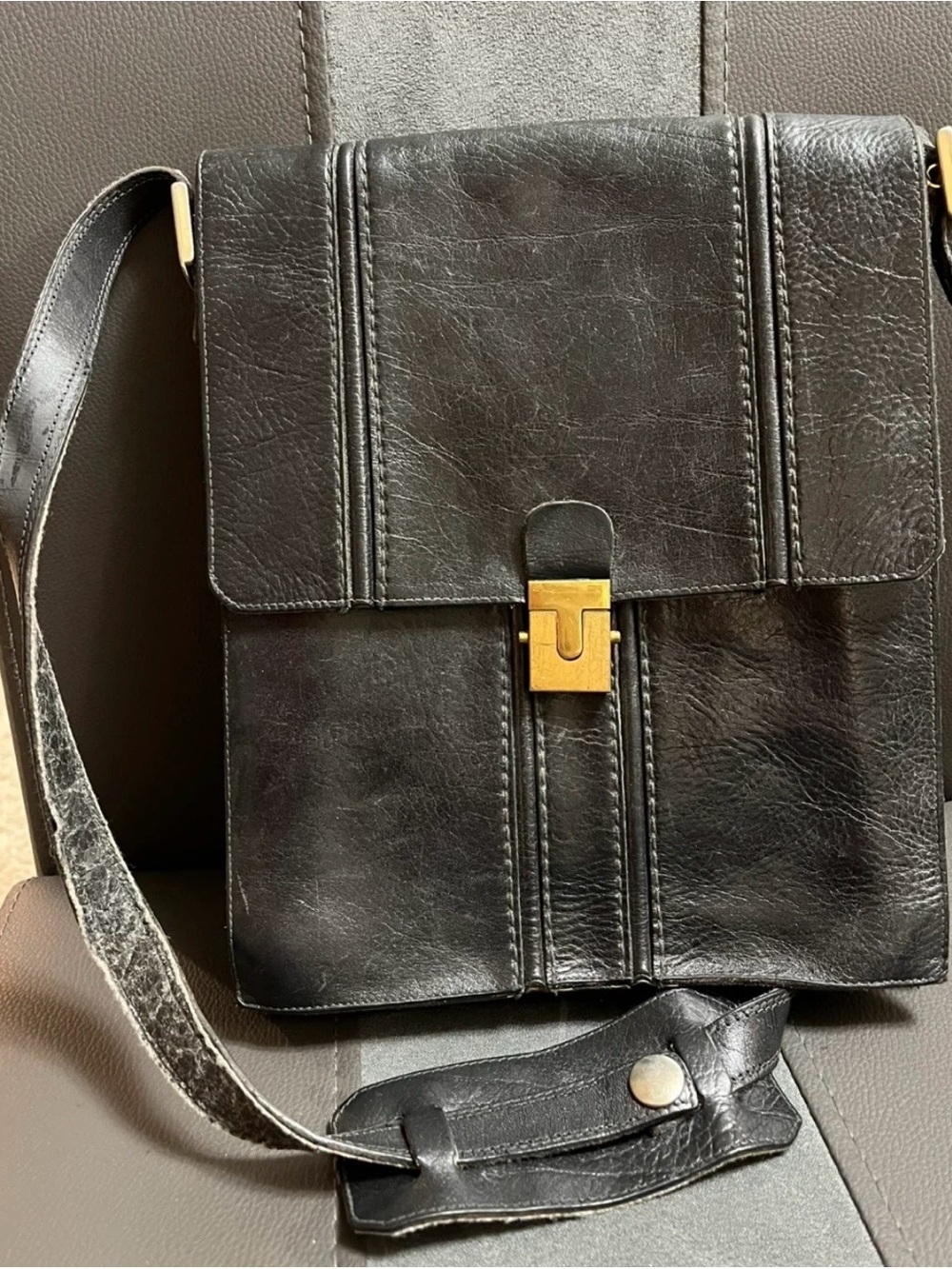 Vintage Ponte Vecchio Black Leather Crossbody Bag with Gold-Tone Hardware